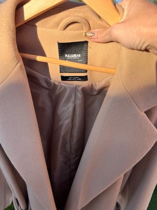 Abrigo largo beige mujer