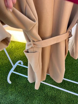 Abrigo largo beige mujer