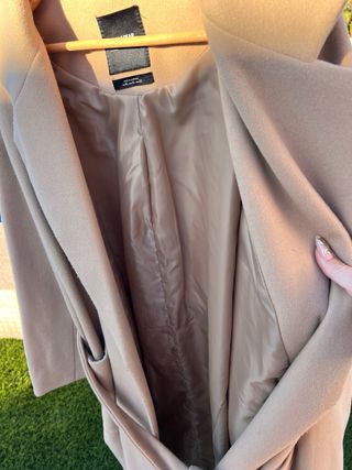 Abrigo largo beige mujer