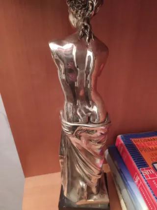 Figura venus de nilo plateada