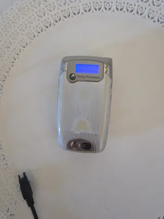 Cellulare vintage a sportello Argento e Bianco