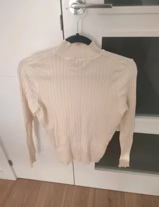 Jersey canalé cuello alto mujer beige