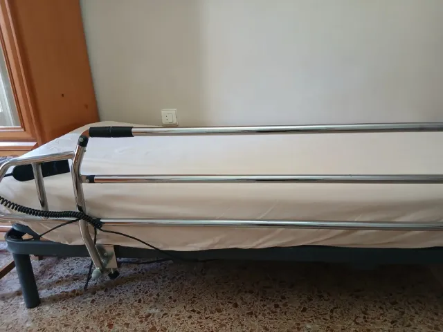 Cama articulada hospitalaria