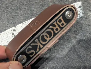 Multitool Brooks MT10 marrone