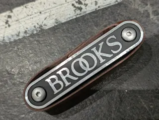 Multitool Brooks MT10 marrone