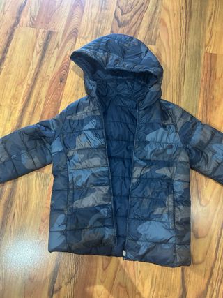 Plumífero reversible camuflaje Talla 10-11 años