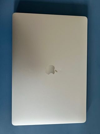MacBook Pro 16” (2019) i9 / 16GB Plata