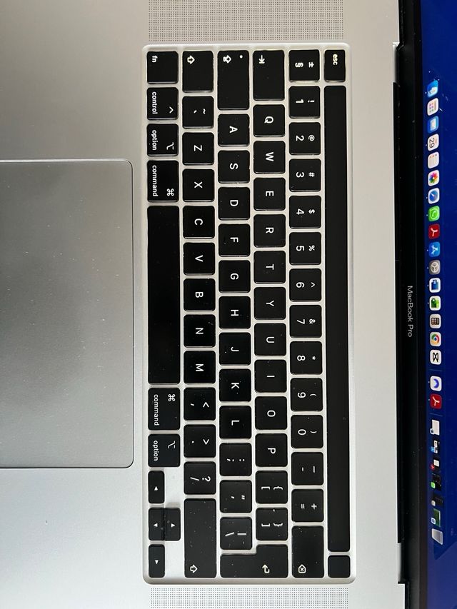 MacBook Pro 16” (2019) i9 / 16GB Plata