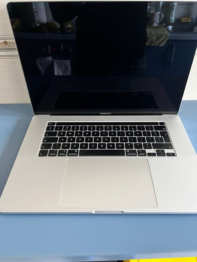 MacBook Pro 16” (2019) i9 / 16GB Plata