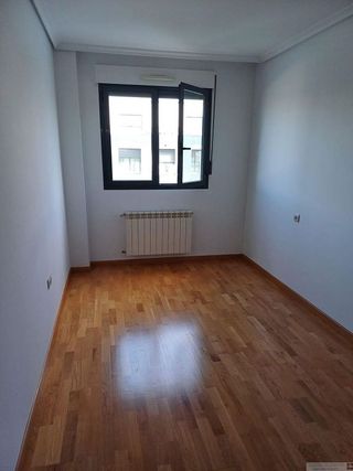 Casa adosada en alquiler en Hermanos Falcó - Sepulcro Bolera en Albacete