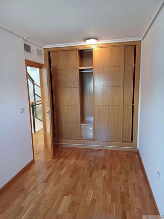 Casa adosada en alquiler en Hermanos Falcó - Sepulcro Bolera en Albacete