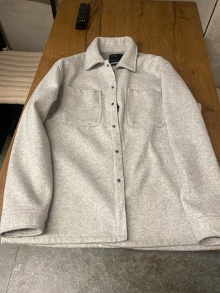 Sobrecamisa Bershka Gris
