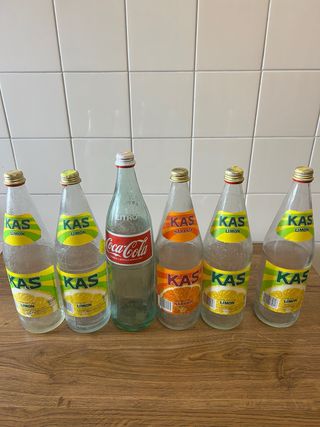 Lotto bottiglie Vintage KAS e Coca-Cola in vetro 1L