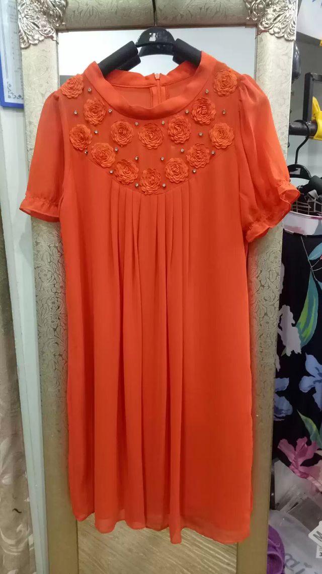 Abito arancione con fiori