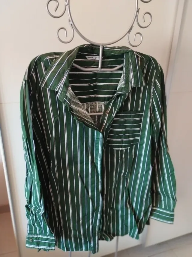 Camisa verde y blanca a rayas