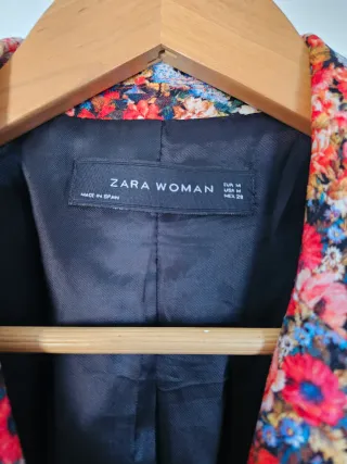 Chaqueta Zara Flores Talla M