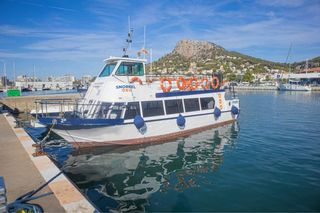 Barco de pasajeros para excursiones