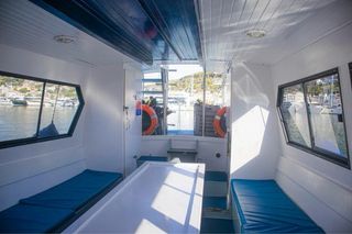 Barco de pasajeros para excursiones