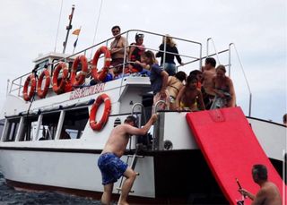 Barco de pasajeros para excursiones