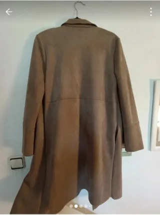 Elegante abrigo tres cuartos beige