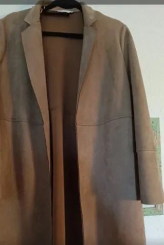 Elegante abrigo tres cuartos beige