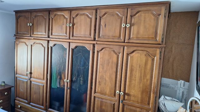 Armario 6 puertas madera con artillo y cajonera