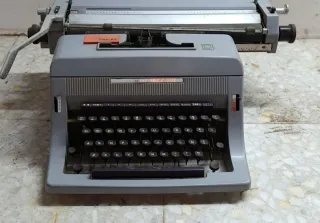 Máquina de escribir Olivetti Tipo 25