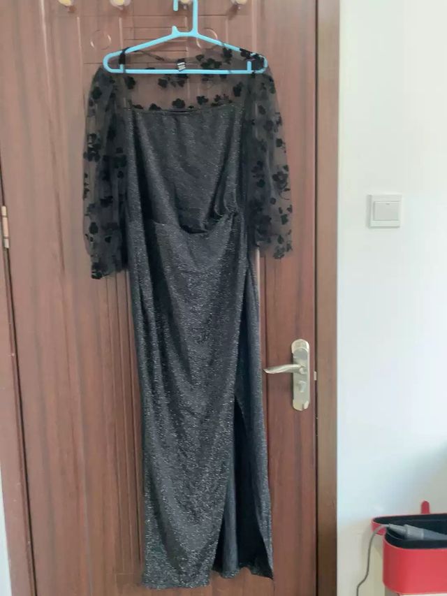 Abito lungo nero in rete