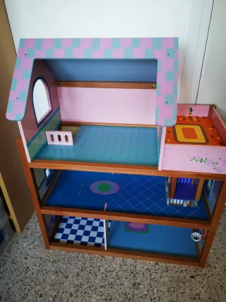 Casa de muñecas de madera