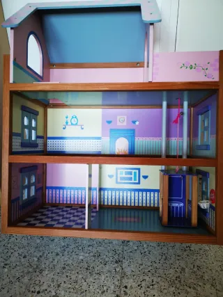 Casa de muñecas de madera