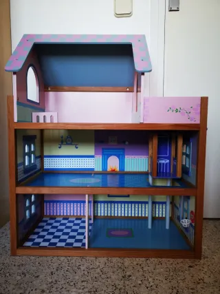 Casa de muñecas de madera