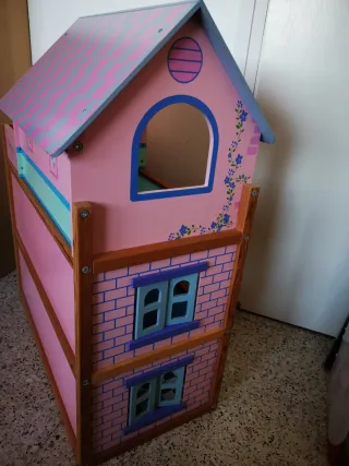 Casa de muñecas de madera