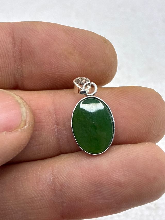 Ciondolo in giada naturale ovale