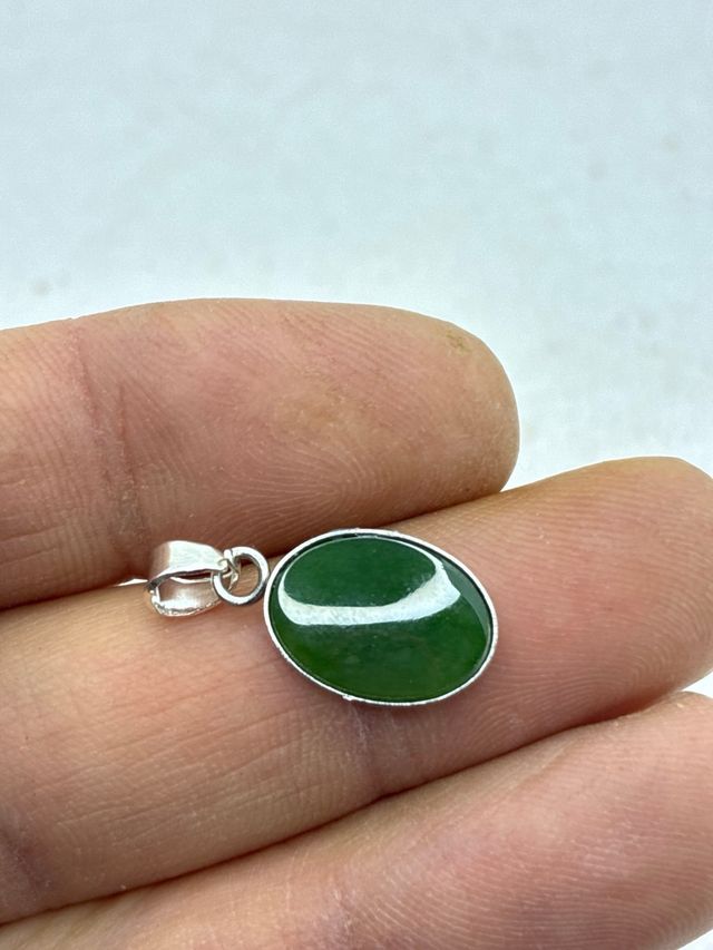 Ciondolo in giada naturale ovale