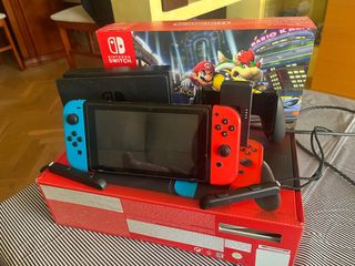 Nintendo Switch Azul y Rojo con caja original