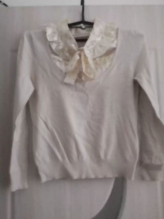Maglione bianco con fiocco