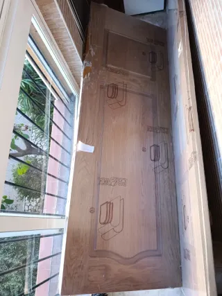 Puertas y tapetas de madera