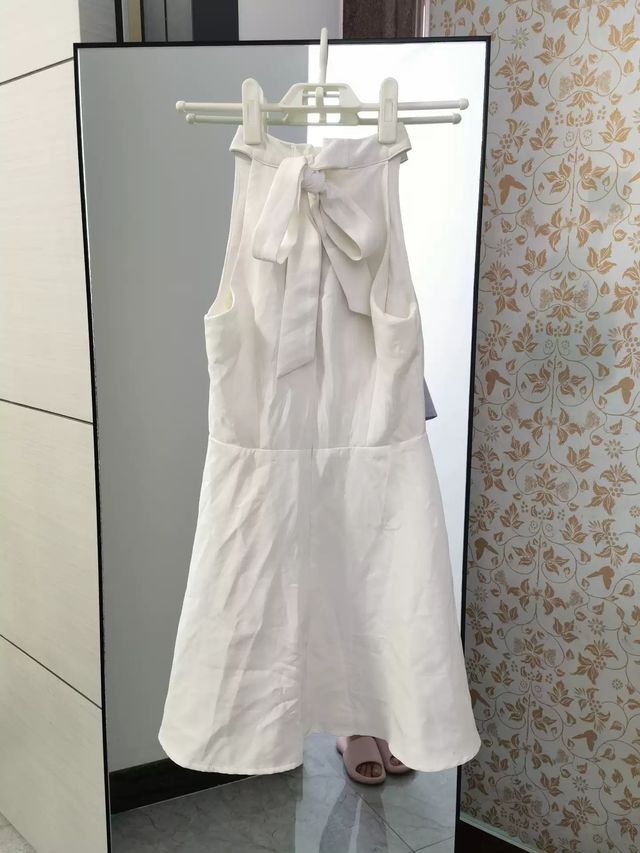 Abito bianco senza maniche dsfds