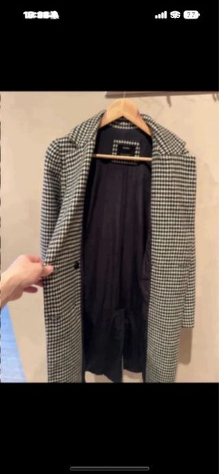Abrigo mujer Bershka cuadros blanco y negro