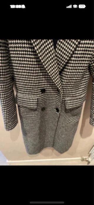 Abrigo mujer Bershka cuadros blanco y negro