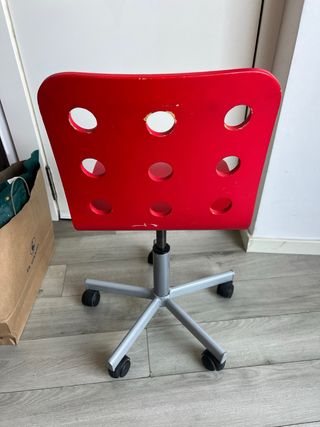 Silla de escritorio Ikea roja con ruedas