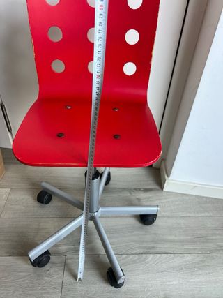 Silla de escritorio Ikea roja con ruedas