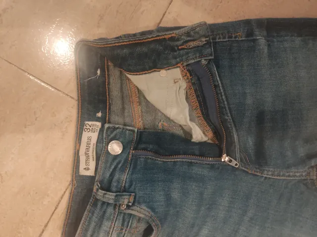 Pantalón vaquero Stradivarius campana