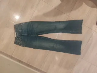 Pantalón vaquero Stradivarius campana