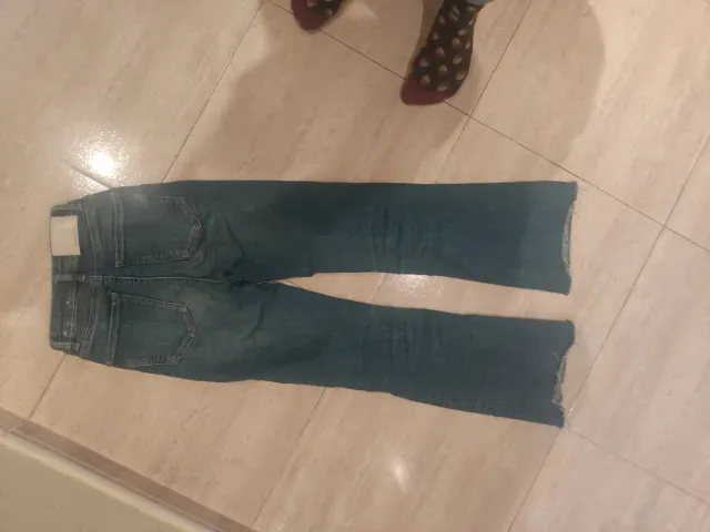 Pantalón vaquero Stradivarius campana