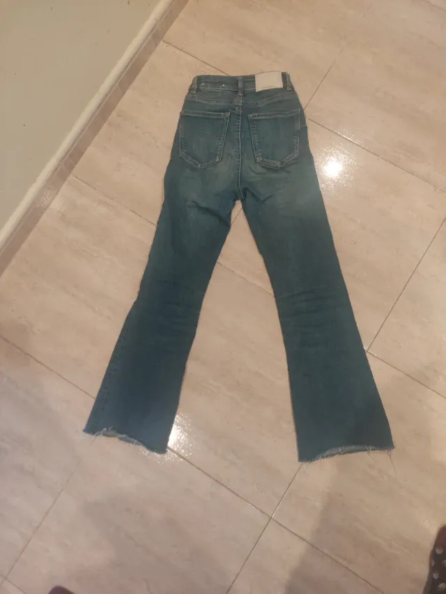 Pantalón vaquero Stradivarius campana