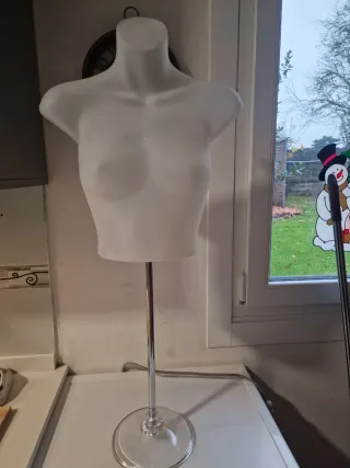 Busto para collares blanco