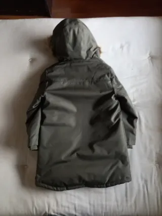 Abrigo Levi's verde con capucha