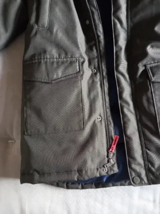 Abrigo Levi's verde con capucha