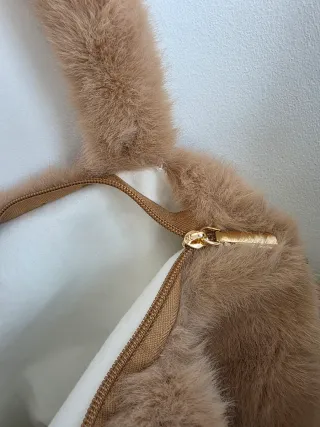 Bolso peluche beige y marrón